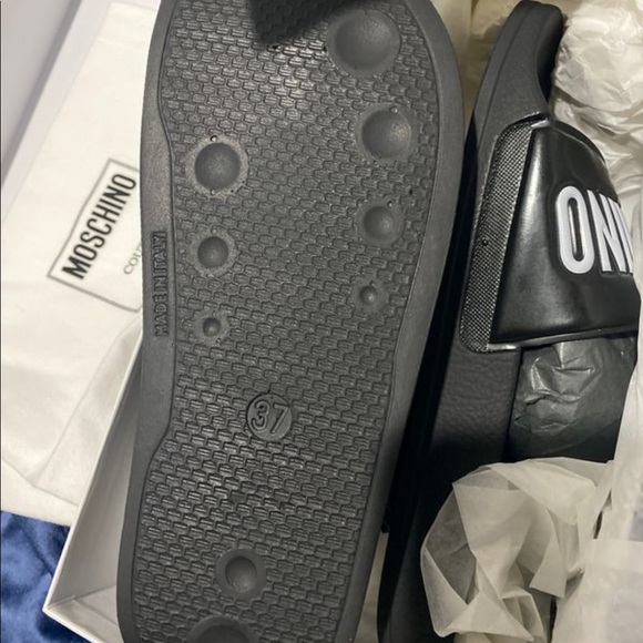 📍SOLD📍Moschino slides - Picture 4 of 4